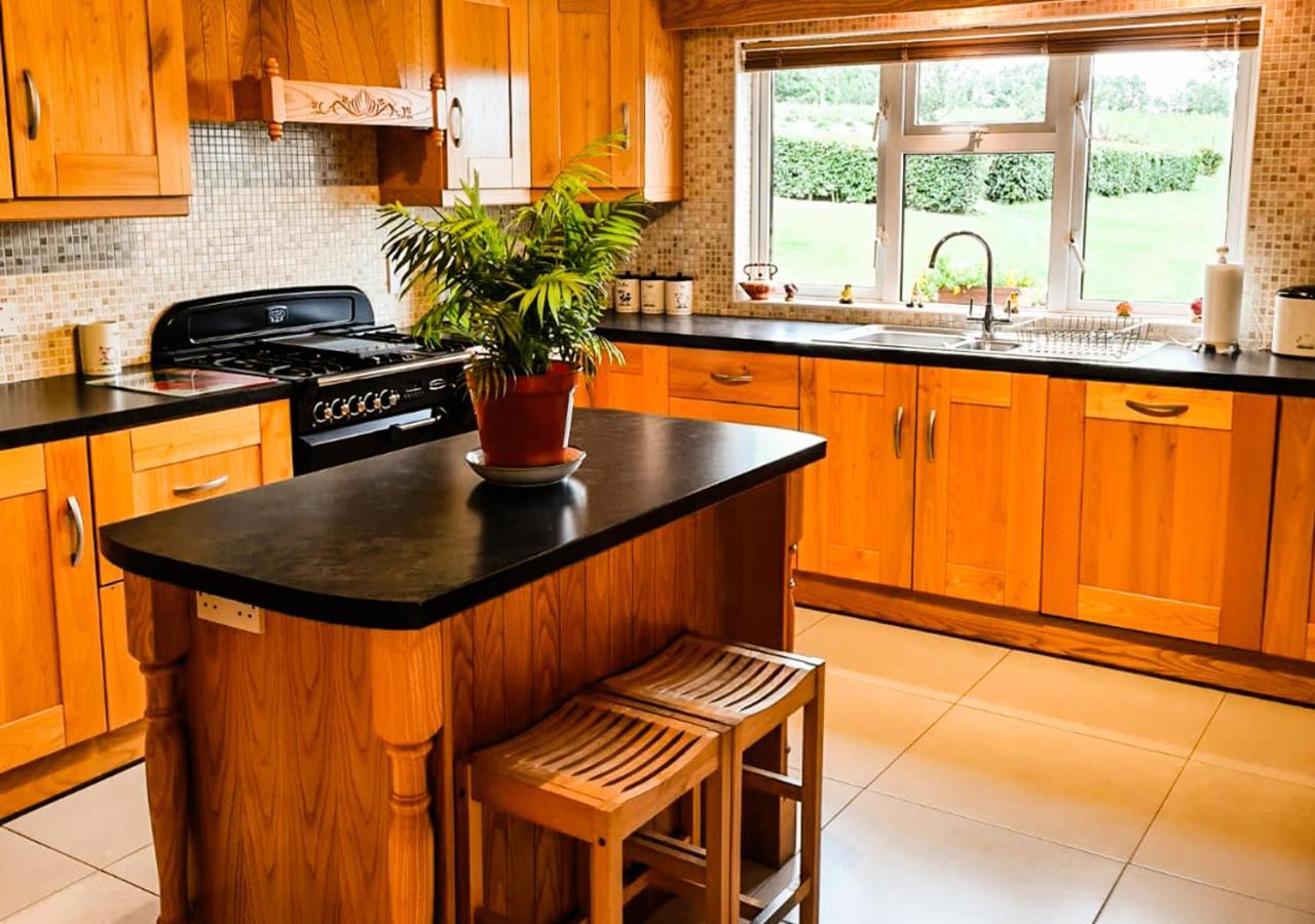 Moat Holiday Rental Lisnaskea Exterior foto